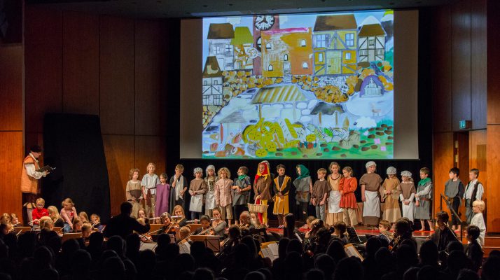 Erzähl uns was von Till_Com._Bühne und Orchester (1)